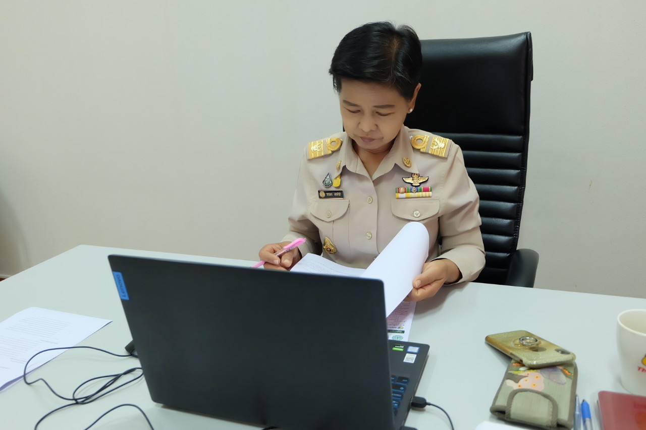 title - ผู้ตรวจราชการกรม ร่วมประชุมตรวจติดตามความก้าวหน้า ผลการดำเนินงานตามแผนการตรวจราชการและการขับเคลื่อนแบบบูรณาการ ในพื้นที่ของผู้ตรวจราชการกระทรวงเกษตรและสหกรณ์ ประจำปีงบประมาณ พ.ศ. 2565 รอบที่ 2 ของจังหวัดพิจิตร ผ่านระบบการประชุมทางไกลออนไลน์ Application Zoom